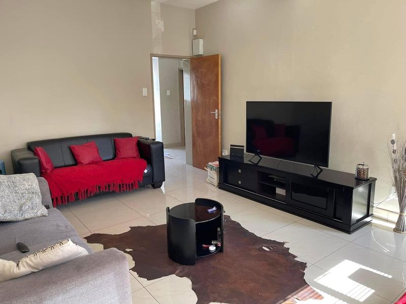 Windhoek Central- For Sale- N$1 050 000 - Photo 9