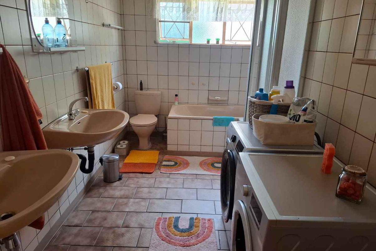 FOR SALE | KLEIN WINDHOEK – N$ 5,300,000 HOUSE + 2 FLATS (INCOME-GENERATING OPPORTUNITY!) 💰 Potential Rental Income: ± N$ 30,000/month - Photo 5