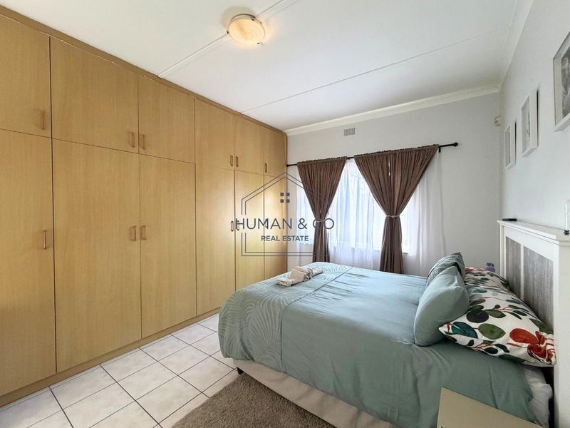 Spacious Family Home + 2-Bed Flat - Photo 8