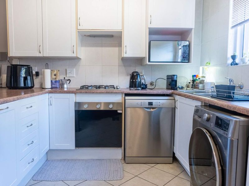 Charming 2 Bedroom Townhouse in Excellent Estate - Photo 5