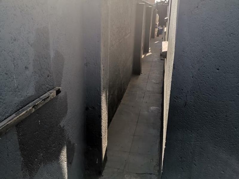 3 bedrooms house for sale in Soshanguve V - Photo 9