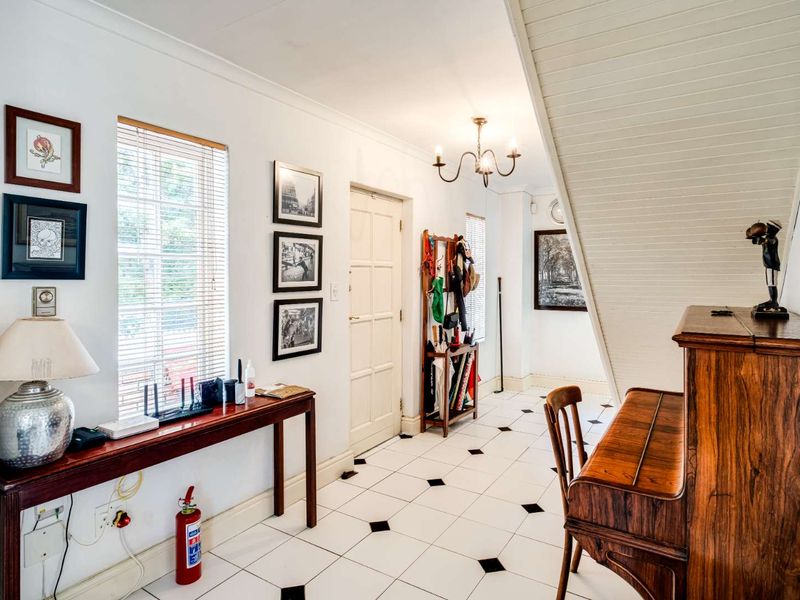 Lived in and loved dearly! - Photo 2