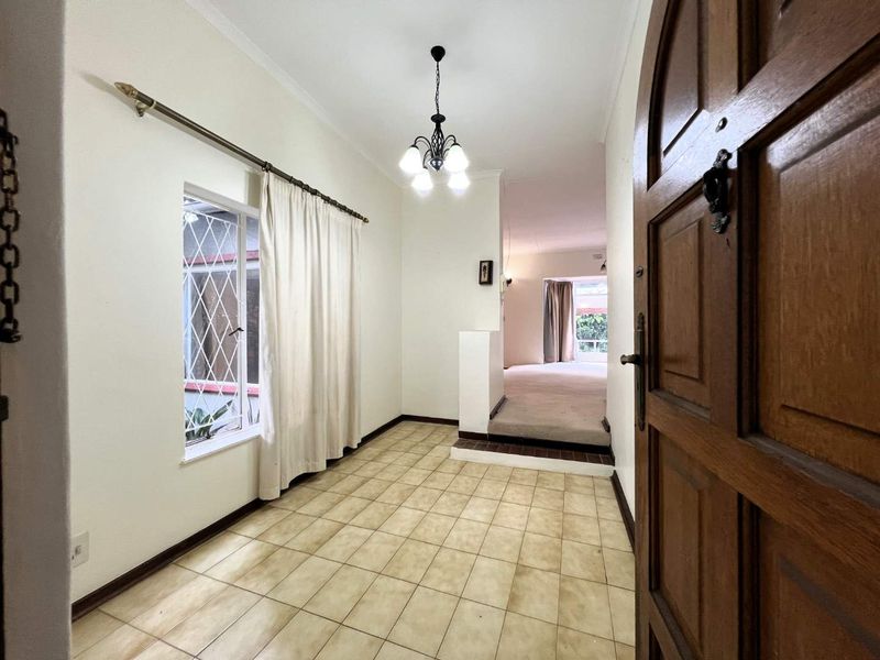 Classic Charm Meets Modern Potential: A Must-See! - Photo 4