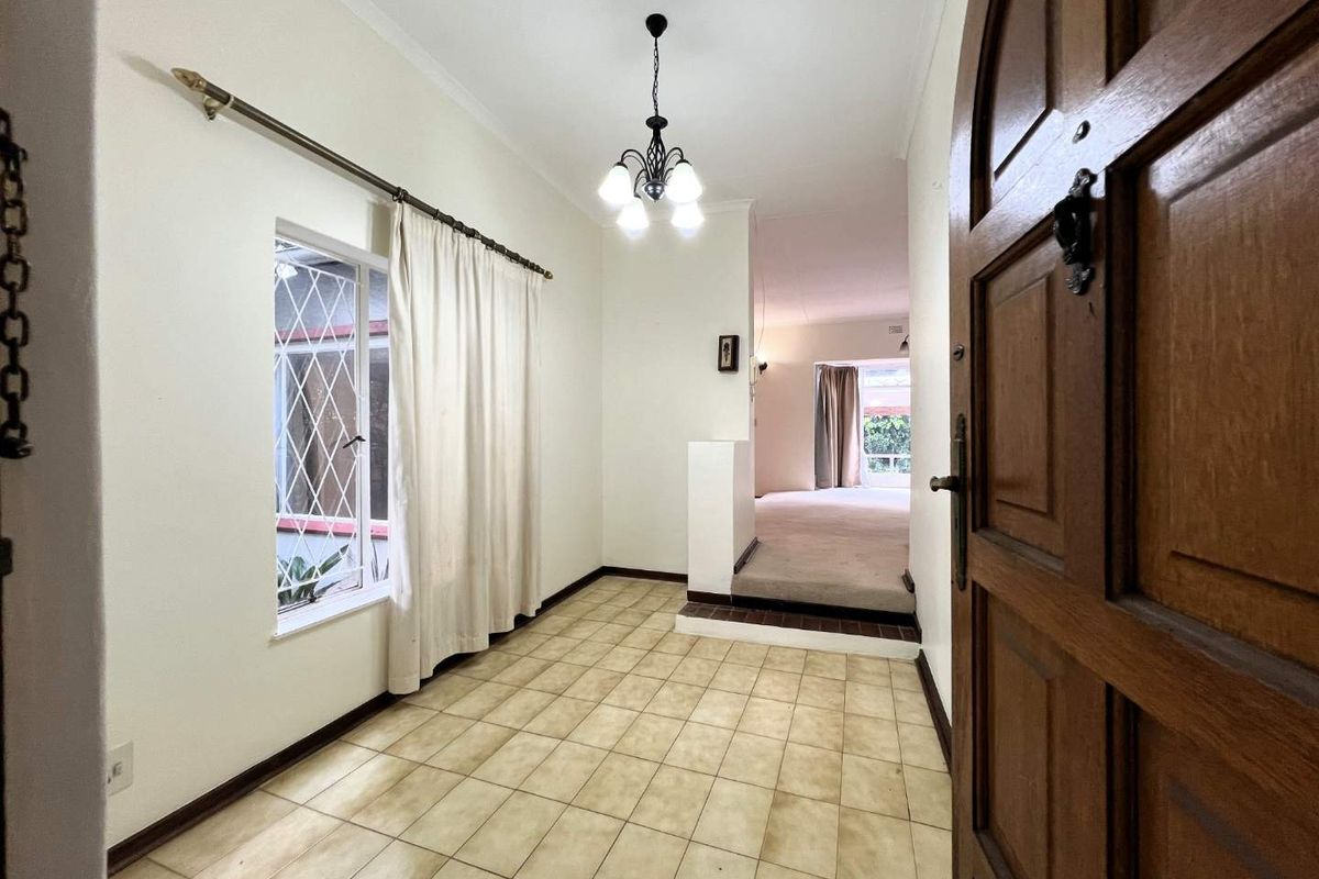 Classic Charm Meets Modern Potential: A Must-See! - Photo 4