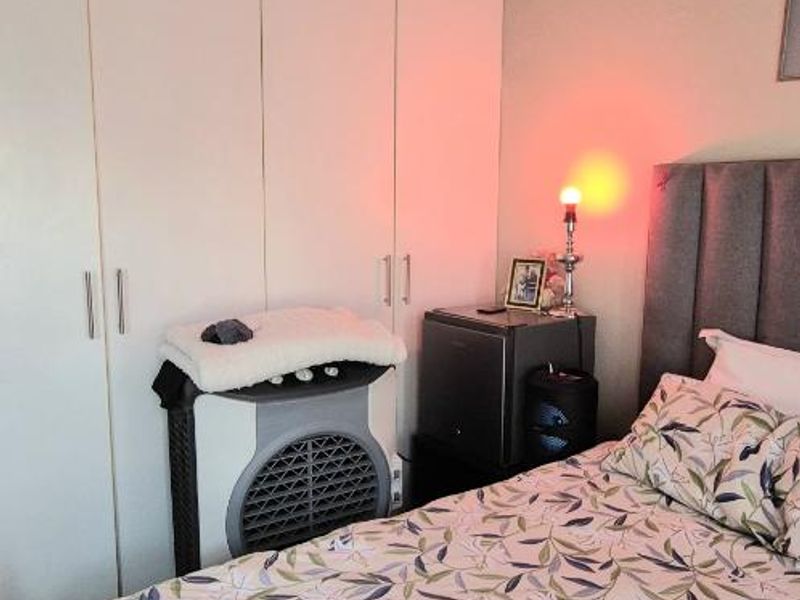 FOR sale spacious 2 bedroom unit in Rocky Crest - Photo 10