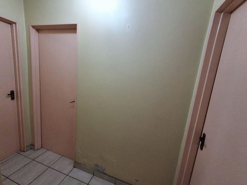 Move-In Ready Apartment in a Safe, Quiet Complex! - Photo 9