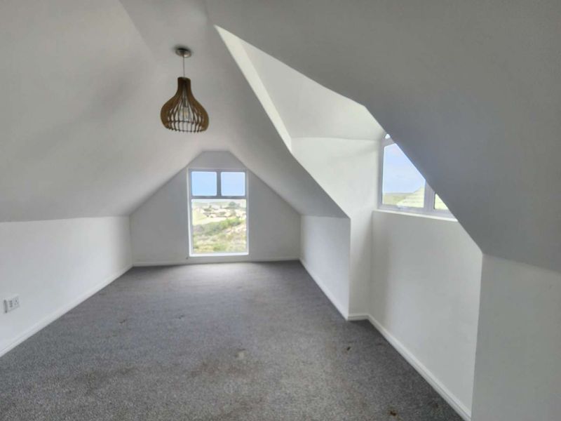 **Modern Coastal Retreat with Unparalleled Sea Views** - Photo 4