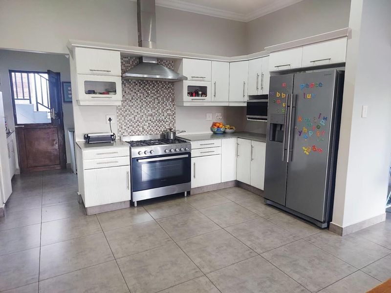 Home With Flatlet In Palm Lakes Estate - Photo 4