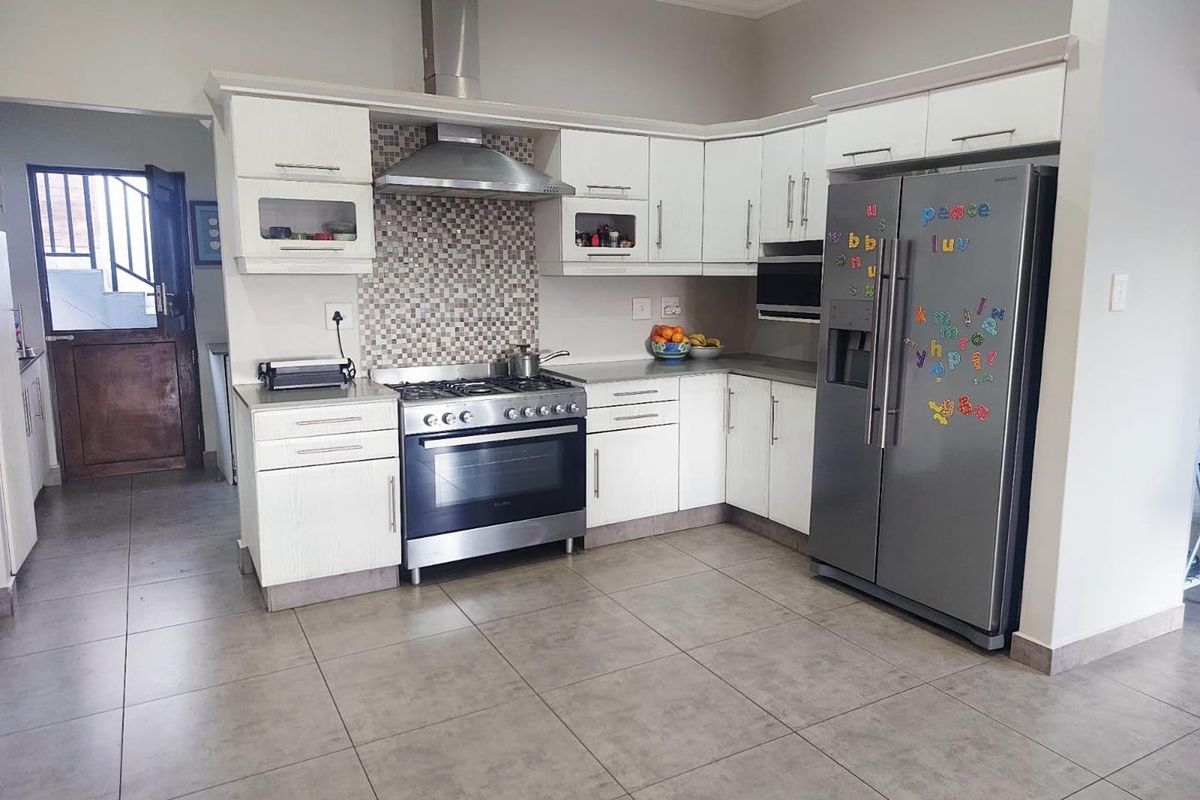 Home With Flatlet In Palm Lakes Estate - Photo 4