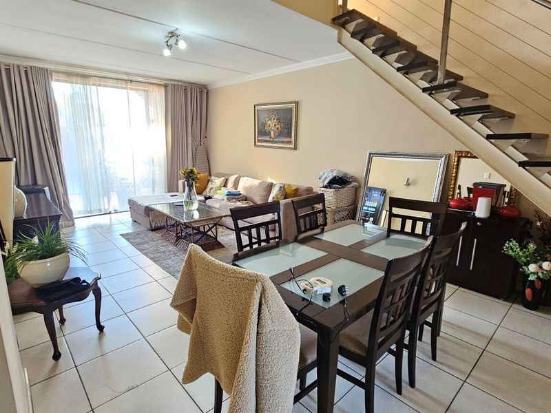 3 bedroom Apartment in Morningside - Photo 2