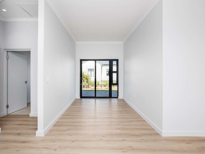 Sophisticated Two-Bedroom Home in Val de Vie Evergreen - Photo 2