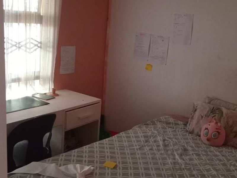 Beautiful Home awaiting it's new owners - Photo 8