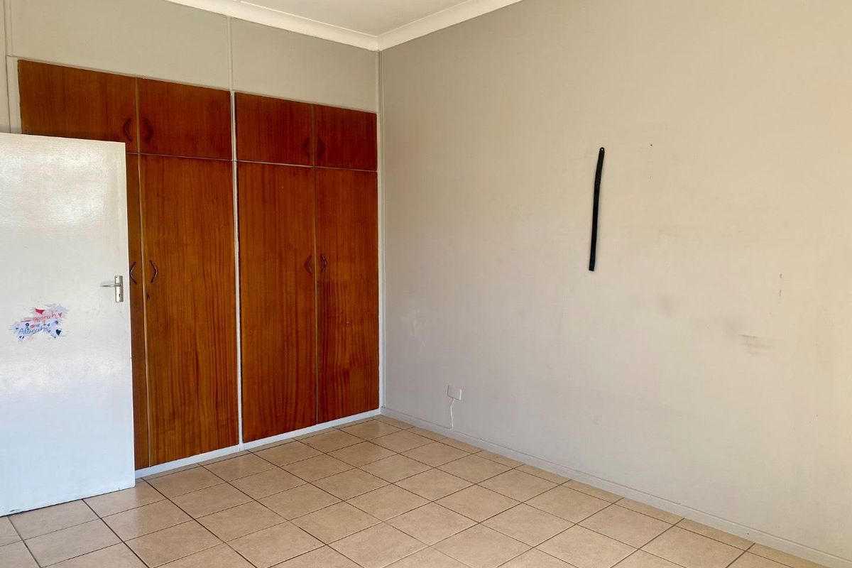 Charming Duplex: Comfort & Convenience Await! - Photo 5