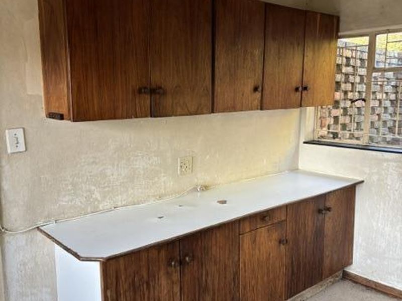 FAMILY HOME - Photo 10