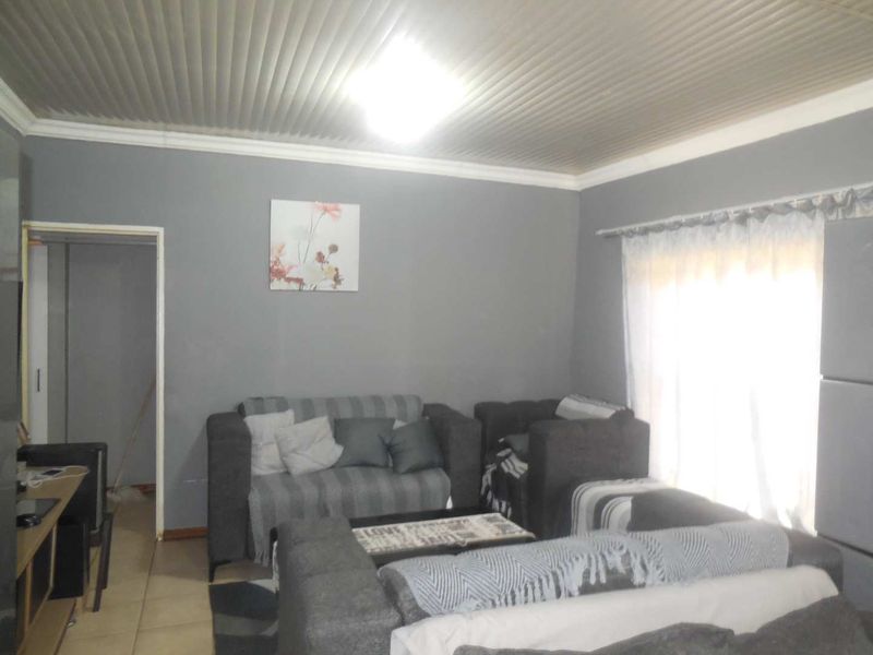 Newly Renovated Three Bedroom Home with Modern Open Plan Living - Photo 4