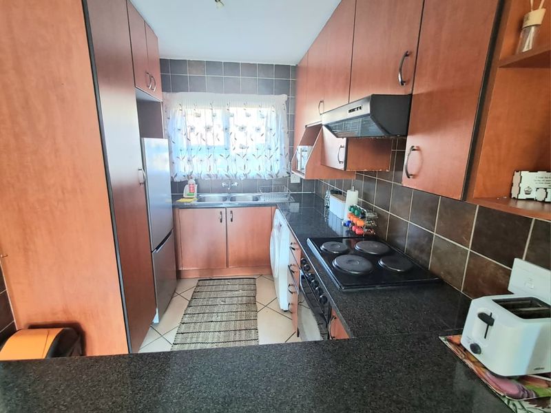 2 Bedroom Duplex Unit for Sale in General Alberts Park - Photo 3