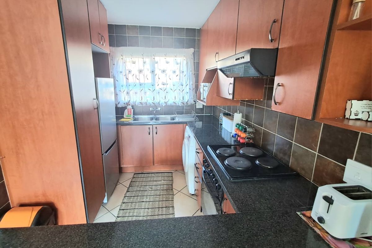 2 Bedroom Duplex Unit for Sale in General Alberts Park - Photo 3