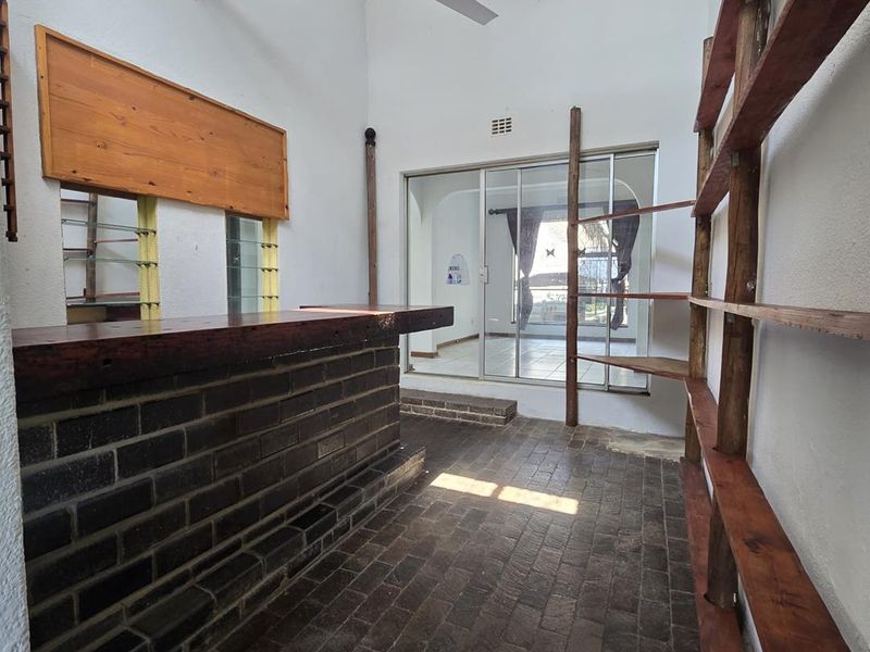 Beautiful 3-bedroom Home with 2-bedroom Flatlet to Rent - Photo 7