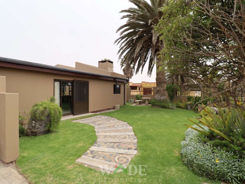 Hentiesbay: Beautiful 4 Bedroom House is For Sale - Photo 3