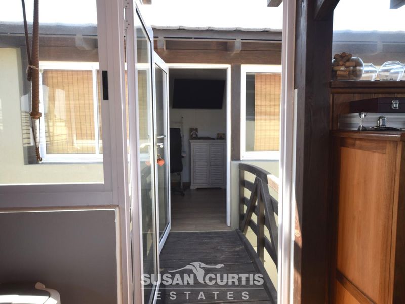 WATERFTONT 3 BEDROOM HOUSE IS FOR SALE - Photo 10