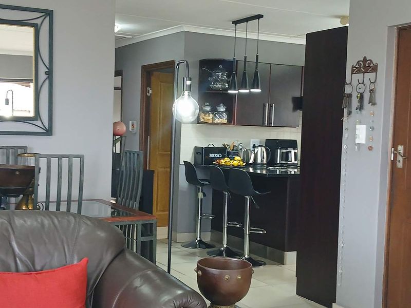 Three bedroom Full title Townhouse with beautiful ocean views - Photo 7
