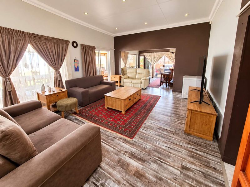 Family home with two flatlets as an extra income - Photo 4