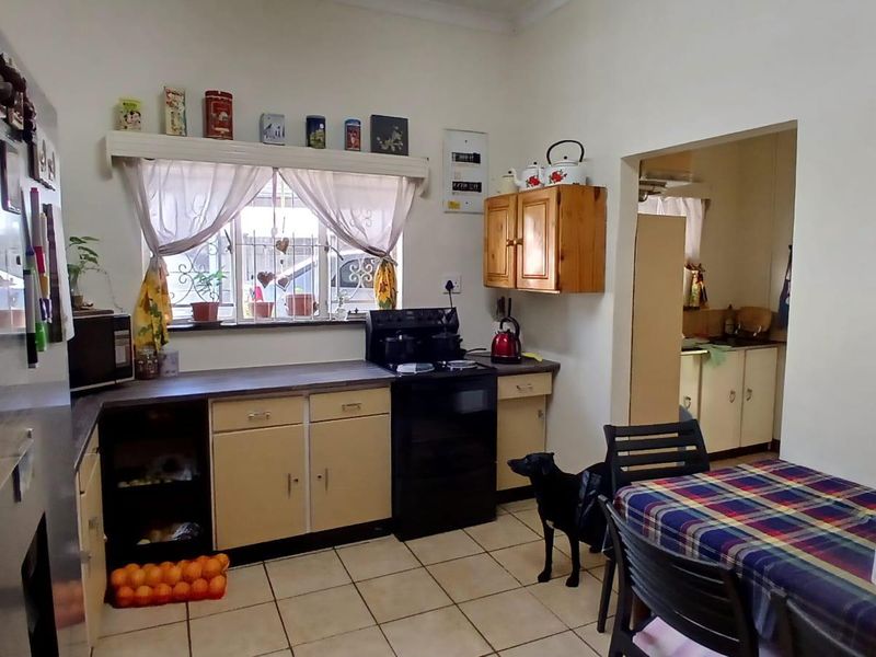 3-Bedroom property in sought-after area - Photo 2