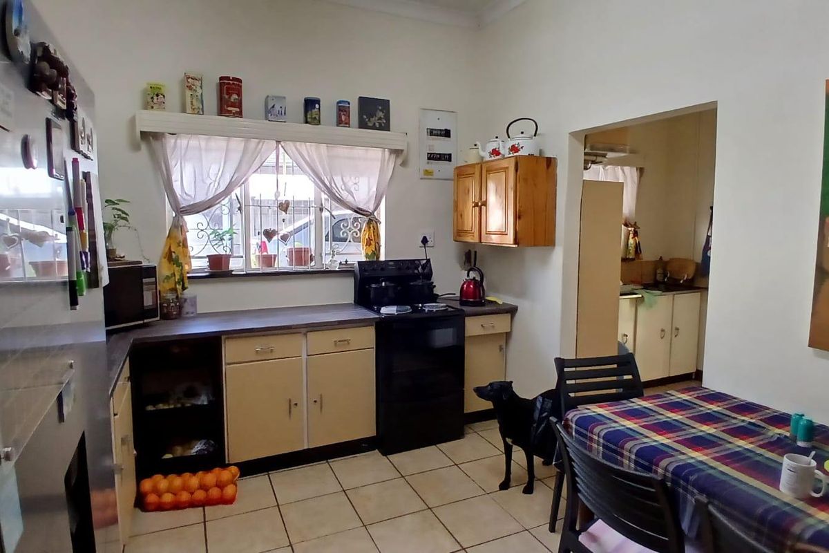 3-Bedroom property in sought-after area - Photo 2