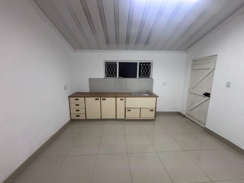 Secure 1 Bedroom Flatlet to Rent in Hayfields, Pietermaritzburg - Photo 1