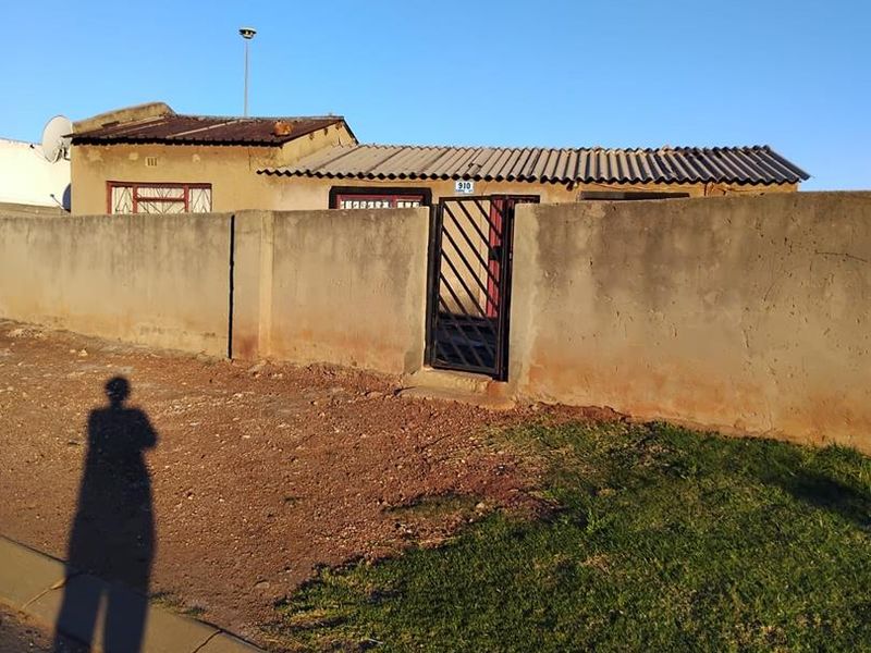 CORNER HOUSE IN VOSLOORUS - Photo 2