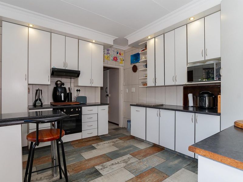 Spacious 5-Bedroom Family Home with Income-Generating Flatlet in Birch Acres - Photo 10