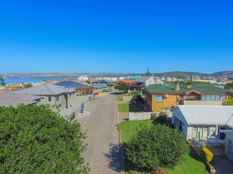 Prime 7 Bedroom Coastal Family Residence in Bayview, Hartenbos - Photo 7