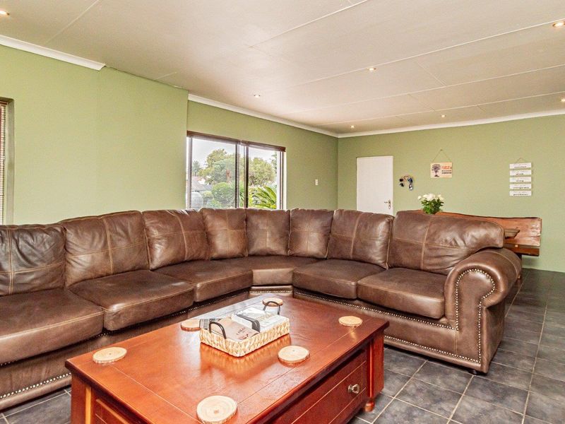 Large Family Home with Flatlet for Sale - Photo 5