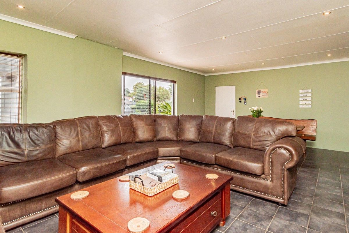 Large Family Home with Flatlet for Sale - Photo 5