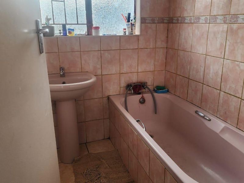Your Starter Home awaits in Tlhabane West 🏡🌻🏠 - Photo 7