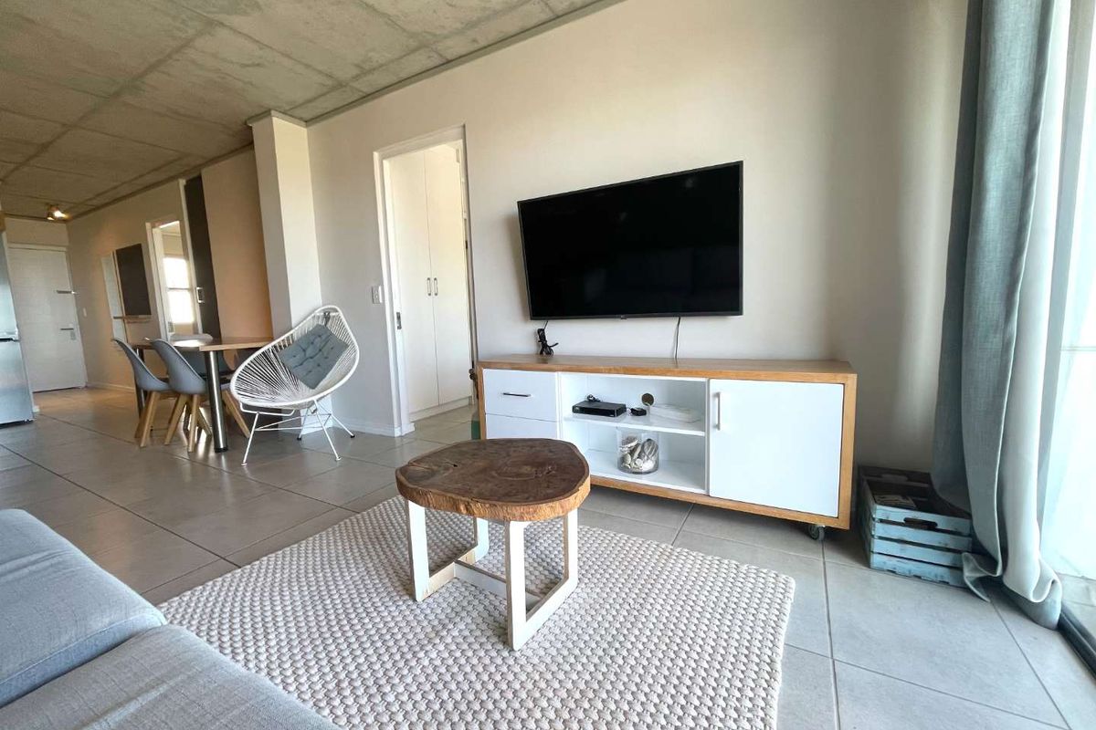 Large 2 Bed, 2 Bath Furnished Apartment- Milnerton - Photo 3