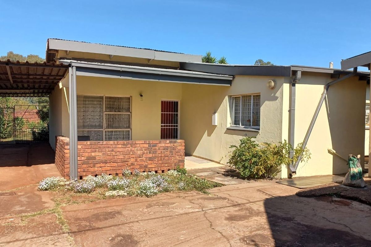 3 Bedroom house in Laudium - Photo 2