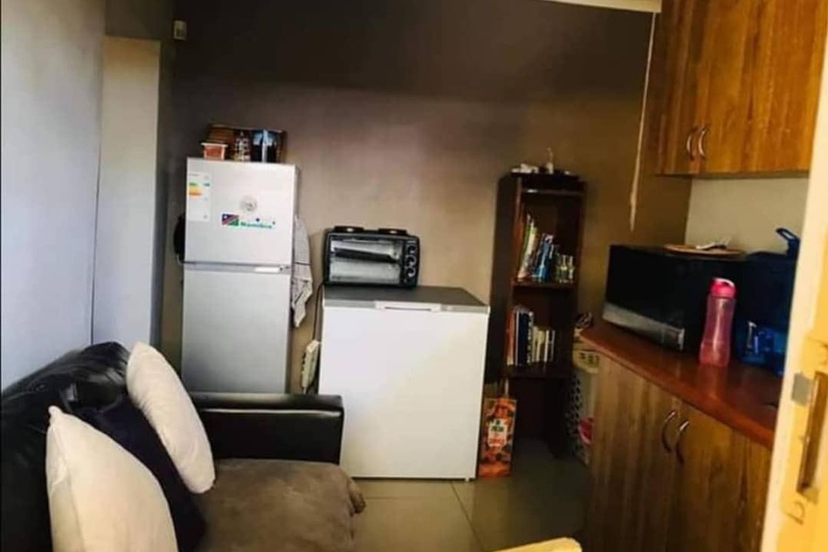 Windhoek Khomasdal: 4 Bedroom house with Flat is For Sale - Photo 4