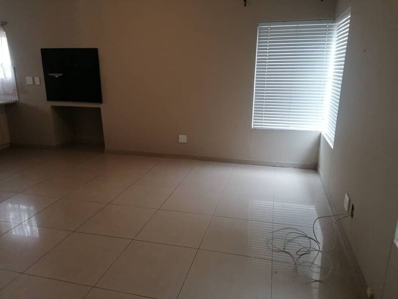 TO LET - COZY 3-BEDROOM TOWNHOUSE NEAR THE SEA, SWAKOPMUND,NAMIBIA - Photo 6