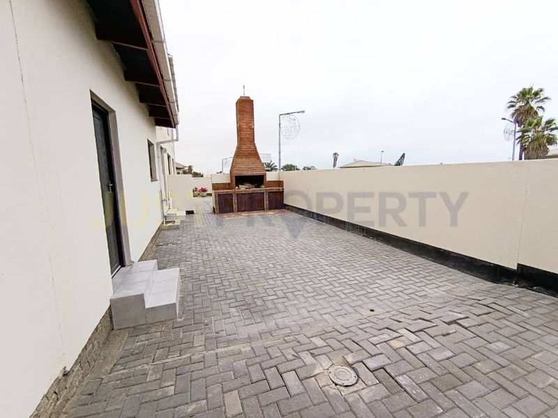 Spacious 3-Bedroom Townhouse - Swakopmund Central - Photo 4