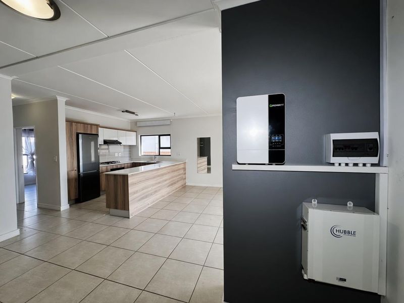 STUNNING LARGER 2 BEDROOM APARTMENT WITH UNINTERRUPTED VIEWS FOR SALE!!! - Photo 9