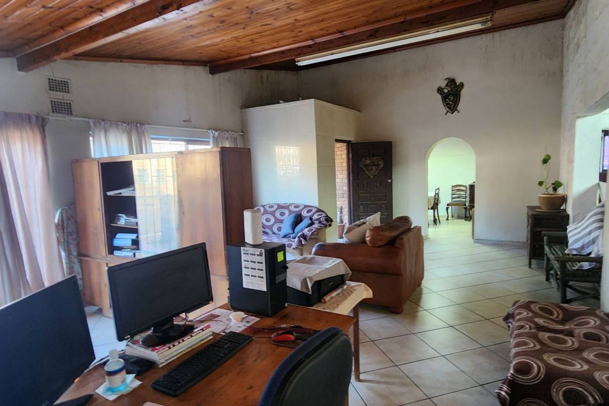 The Renovators Dream. Home with flatlet. - Photo 5