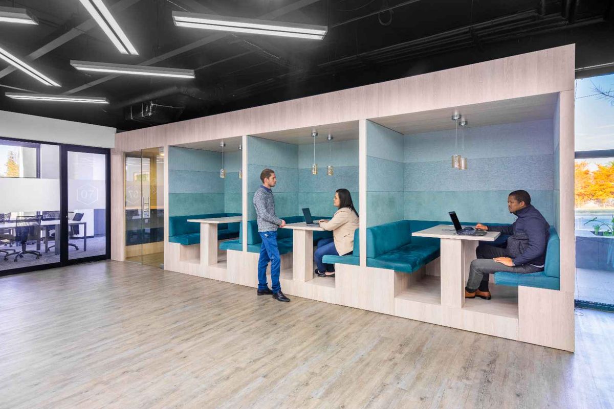 Book a reserved coworking spot in Spaces Menlyn Maine - Photo 2