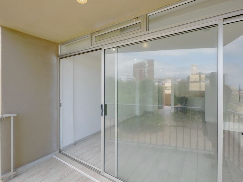 Newly renovated and on the beach - Photo 4