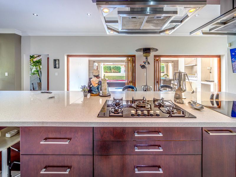 Privacy & Prestige! Stunning 5-Bedroom Home in Faerie Glen's Prime Leeuwberg Estate - Photo 6
