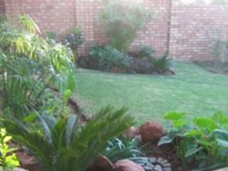 TWO BEDROO TOWNHOUSE AVAILABLE IN MAGALIESKRUIN : 1 SEPTEMBER 2026 - Photo 4