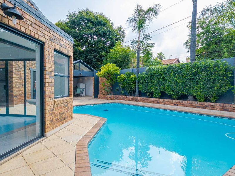 Beautiful family home with a view. - Photo 8