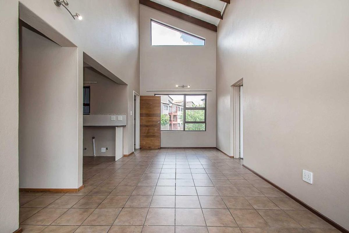 2 Bedroom Apartment in Honeydew - Photo 5