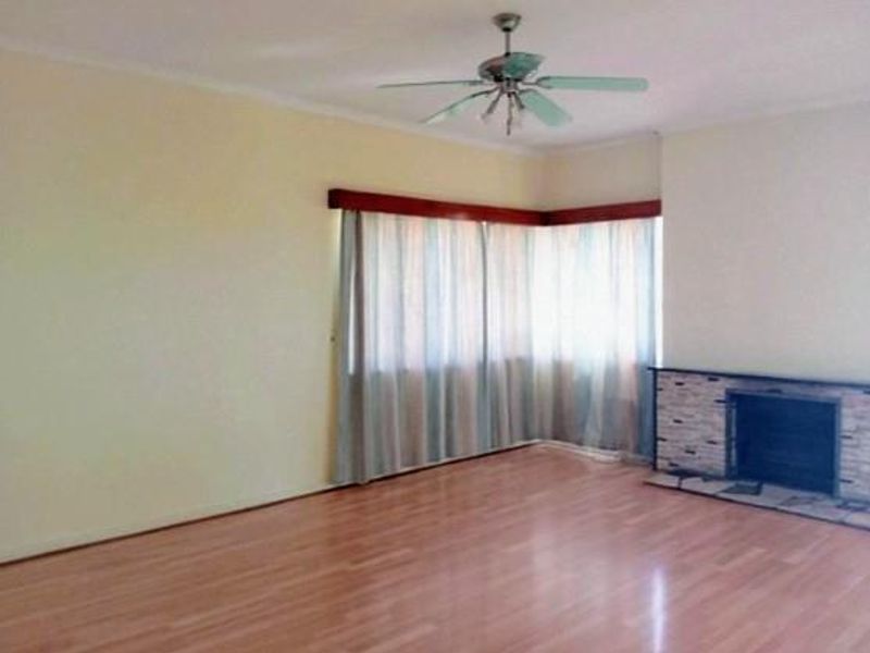 Four Bedroom Family Home To Let In Lombardy East - Photo 9