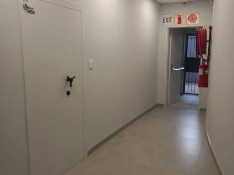 A GRADE OFFICE TO LET - Photo 5